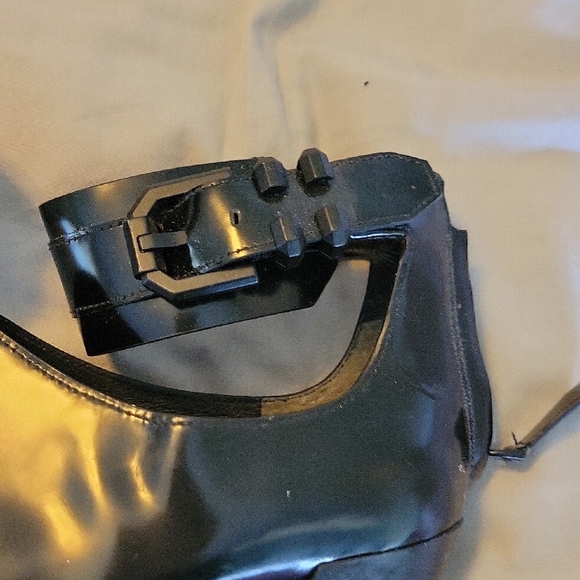 You Are Hip!Kenneth Cole New York Black and White Heeled Boots with Sleek Design - Picture 2 of 6